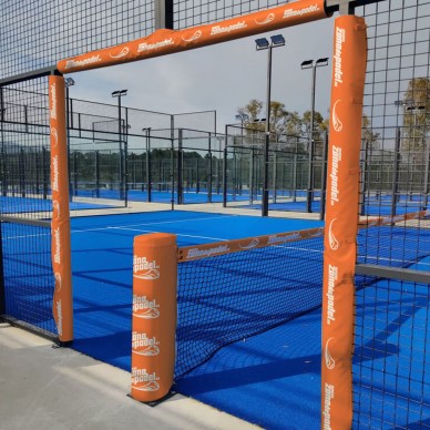 Beschermer van de padelbaan deur